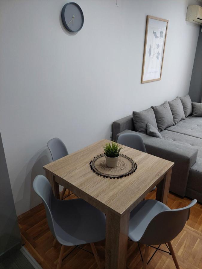 Smiley - Subotica Centar Apartment Bagian luar foto