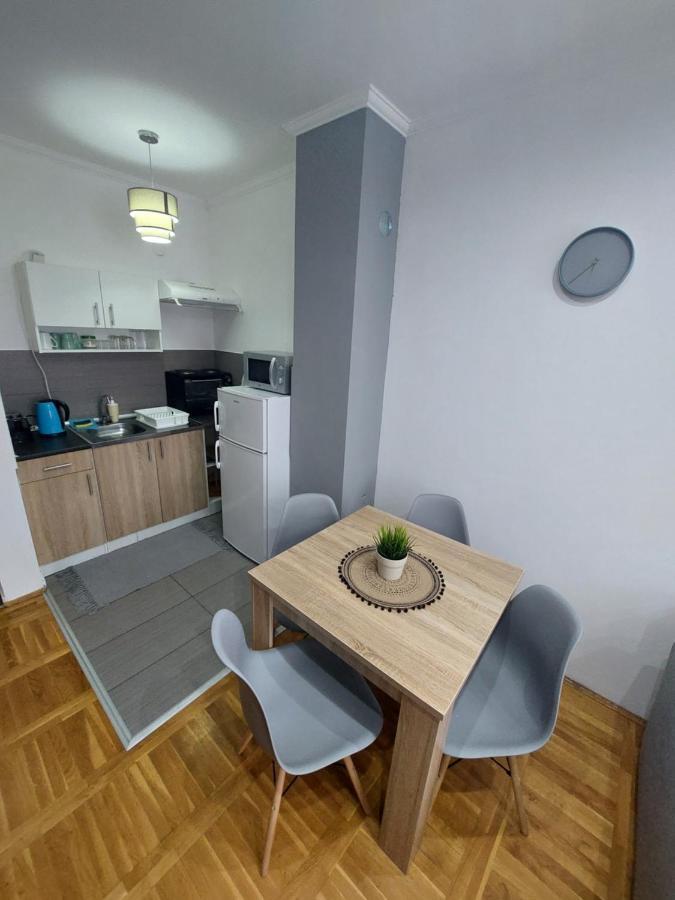 Smiley - Subotica Centar Apartment Bagian luar foto