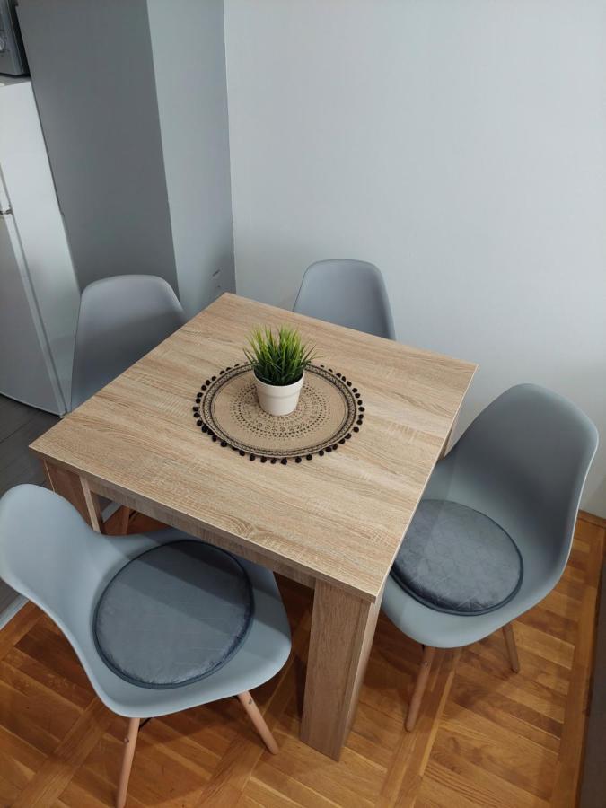 Smiley - Subotica Centar Apartment Bagian luar foto